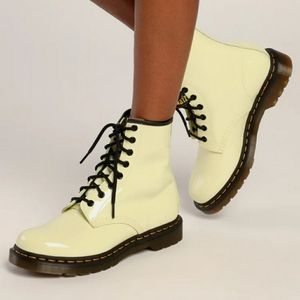 Woman's Boots Dr. Martens 1460 Patent Leather Boots Toilet Cream size 5